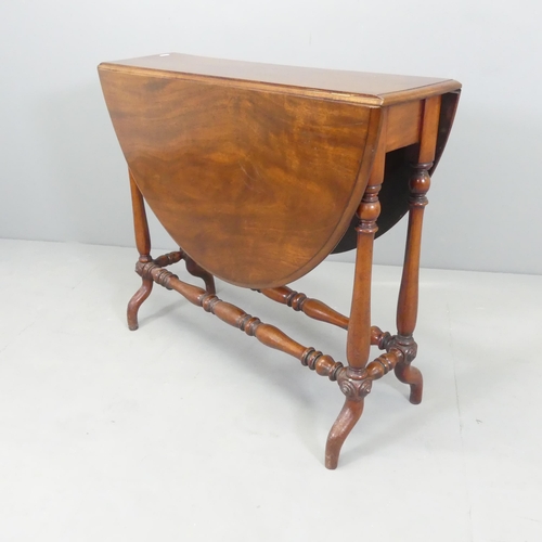 2668 - An early 20th century mahogany oval drop-leaf Sutherland table, with turned legs and stretchers. 86x... 