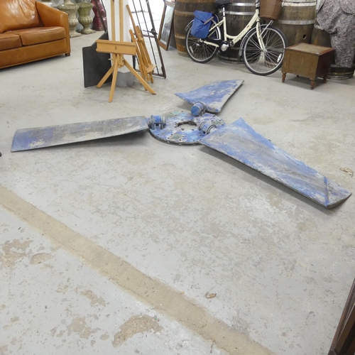 2679 - A vintage industrial propeller sculpture. Approximate dimensions 285x290cm.