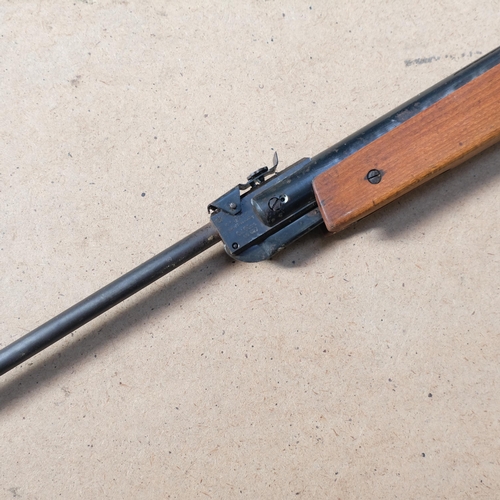 554 - A Hungarian .22 air rifle, serial no. 44234, L102cm