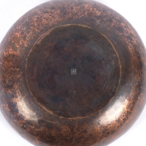 565 - An Arts and Crafts hammered copper bowl, by Hugh Wallis, with monogram HW to the underside, diameter... 