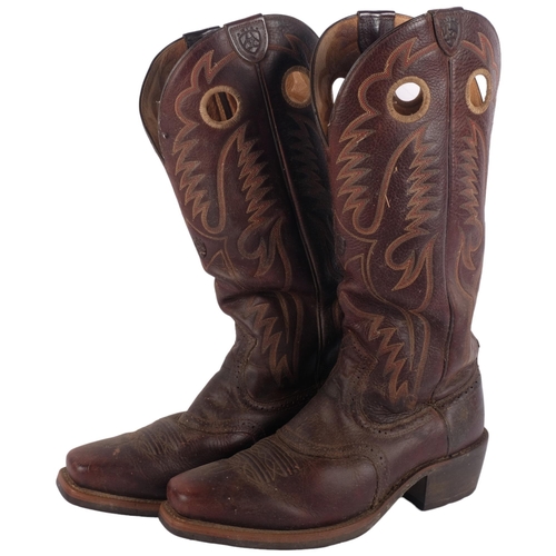 876 - A pair of leather cowboy boots with embroidered detail, size 10W, H44cm