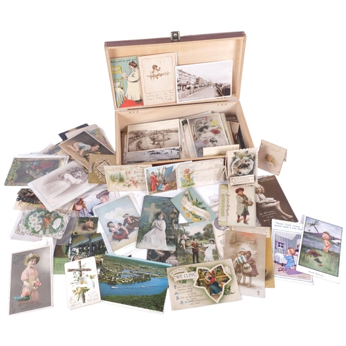 935 - A box containing Antique and Vintage postcards, including greetings cards