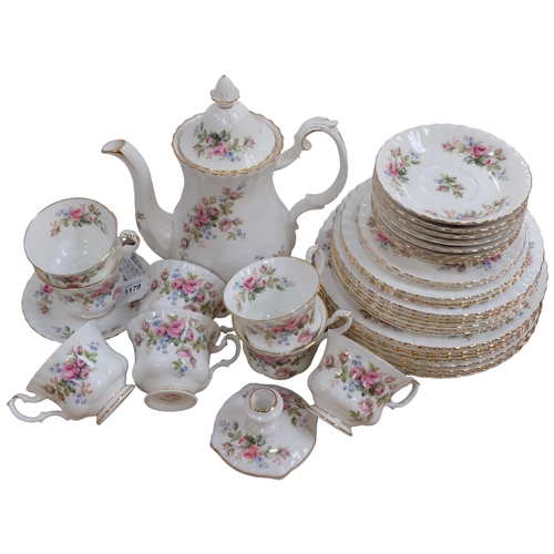 1179 - Royal Albert Moss Rose tea set, and various matching plates