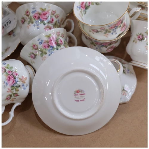 1179 - Royal Albert Moss Rose tea set, and various matching plates