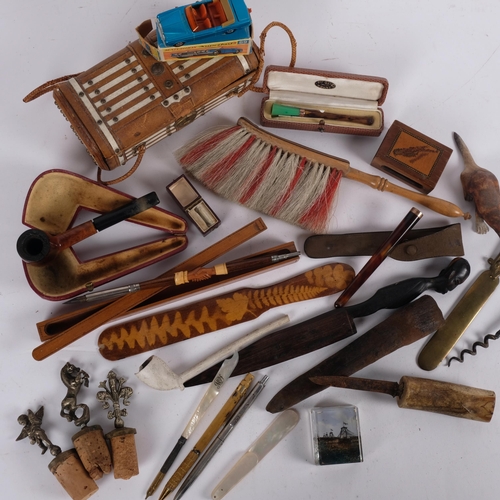 690 - A tray of various items, to include a treen pen holder, bottle stopper, a 9ct gold mounted cigarette... 