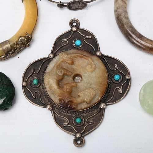 228 - A group of Chinese jade and hardstone items, including a carved and pierced white jade button, lengt... 