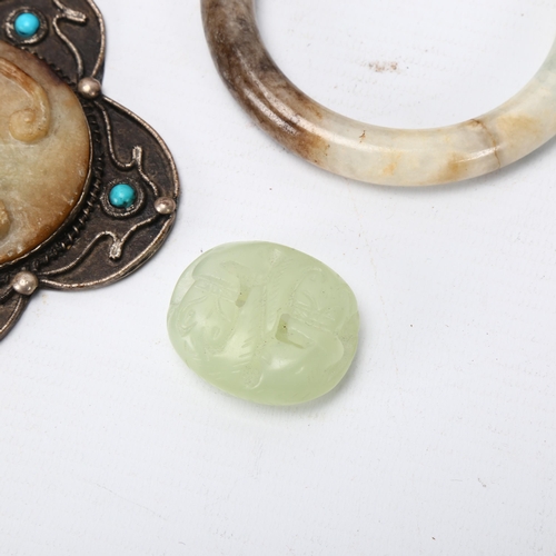 228 - A group of Chinese jade and hardstone items, including a carved and pierced white jade button, lengt... 