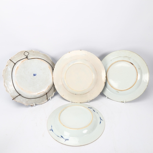 246 - 2 Chinese blue and white porcelain plates, and 2 Antique Delft/faience pottery plates (4)