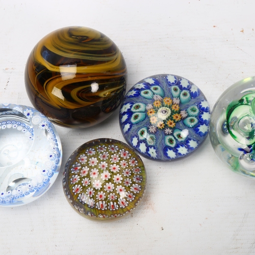 374 - 5 various paperweights, Strathearn, Langan, Whitefriars and Murano