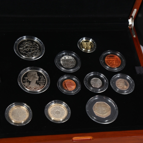 402 - A 2012 United Kingdom Premium Proof Coin Collection, nr 1367/3500, in original box and packaging.