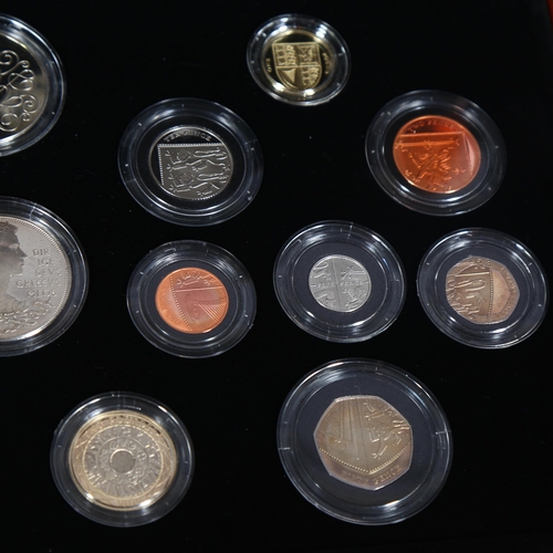 402 - A 2012 United Kingdom Premium Proof Coin Collection, nr 1367/3500, in original box and packaging.