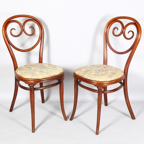 365 - A rare pair of Thonet No 2 side chairs, each with original paper label version 1b, dating to 1870-18... 