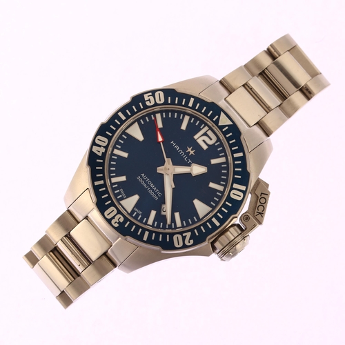 1030 - HAMILTON - a stainless steel Khaki Navy Frogman automatic calendar bracelet watch, ref. H777050, blu... 