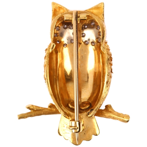 1105 - A sapphire and diamond figural owl brooch, unmarked 18ct yellow and white gold, realistically modell... 