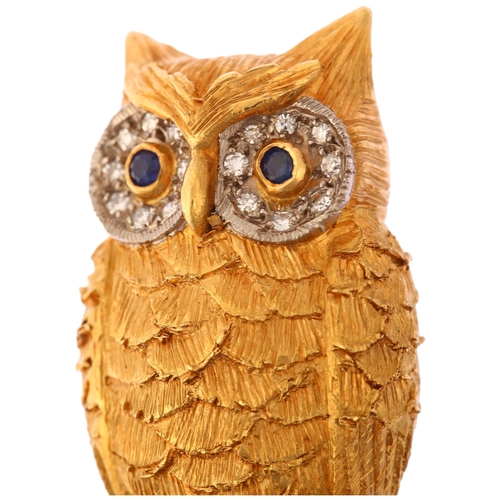 1105 - A sapphire and diamond figural owl brooch, unmarked 18ct yellow and white gold, realistically modell... 