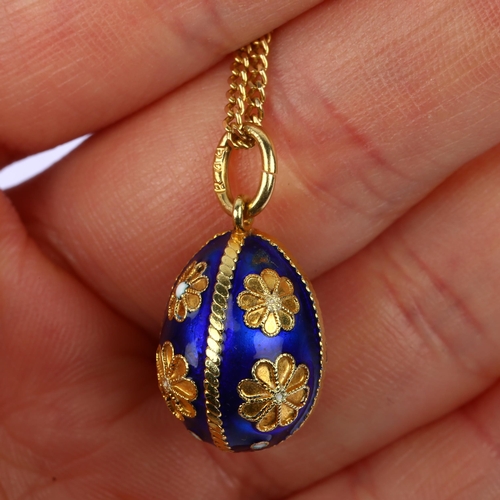 1127 - A Continental 18ct gold blue enamel egg pendant necklace, on 18ct fine curb link chain, the egg deco... 