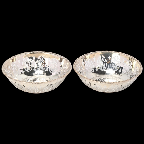 1731 - A cased pair of George V silver bowls, Edwin Joseph Houlston, Birmingham 1921, diameter 8cm, 1.1oz t... 