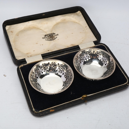 1731 - A cased pair of George V silver bowls, Edwin Joseph Houlston, Birmingham 1921, diameter 8cm, 1.1oz t... 