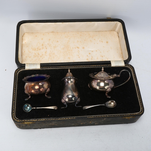 1732 - An Elizabeth II silver 3-piece cruet set, JB Chatterley & Sons Ltd, Birmingham 1965, pepperette 8cm,... 