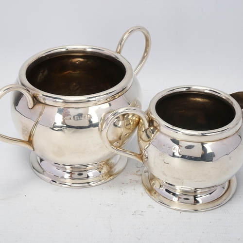 1742 - An Edwardian silver matching 2-handled sugar bowl and cream jug, indistinct maker, Birmingham 1907, ... 