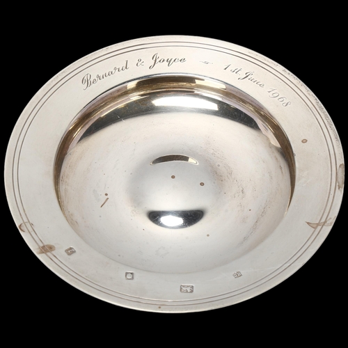 1749 - An Elizabeth II silver Armada dish, William Comyns & Sons Ltd, London 1964, 17cm, 8.2oz