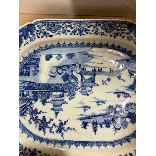 42 - A group of Chinese blue and white ceramics, including bird bowl, diameter 30cm (4)