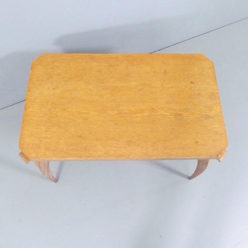 2030 - A French Art Deco oak spider leg coffee table. 76x50x47cm.