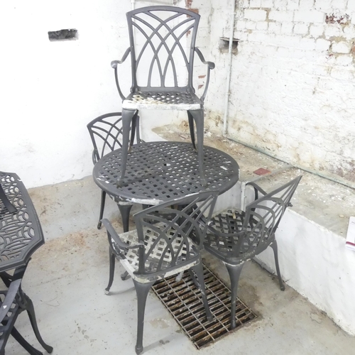 2685 - A painted metal circular garden table, 90xx72cm, and four matching chairs.