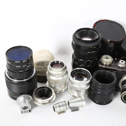 258 - A quantity of Vintage cameras and associated equipment, including a Corfield Periflex 1, ref. NR2094... 