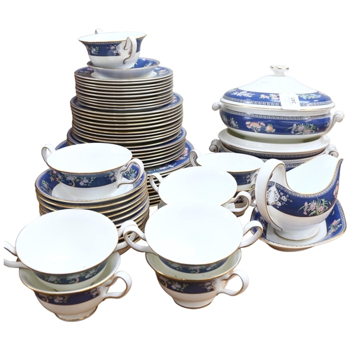 341 - Wedgwood Blue Siam extensive dinner service, including 2 vegetable tureens and covers, sauce boat on... 