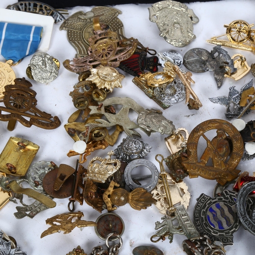 447 - A large collection of various military and other badges and buttons