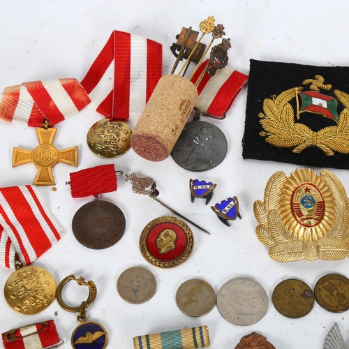 494 - A collection of military buttons and badges