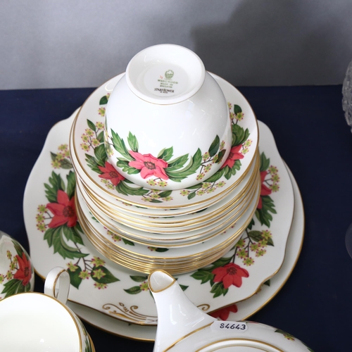 601 - Wedgwood bone china Star Flower pattern tea service for 8 people, including 2 teapots