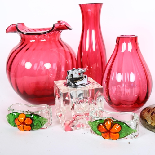 725 - A quantity of glassware, including a group of cranberry colour glass vases, a cubed glass lighter, a... 