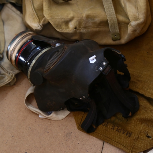 752 - A World War II dated gas mask bag, bag reads 