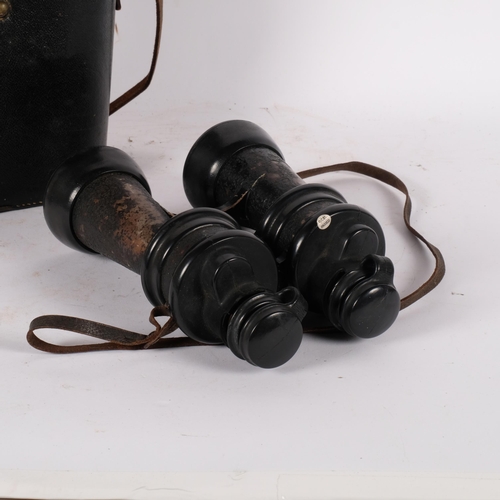 88 - A pair of World War II German Krigsmarine Leitz (Beh) 7x50 binoculars, serial no. 448891, with origi... 
