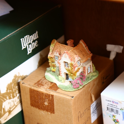 992 - A collection of Lilliput Lane cottages (6)