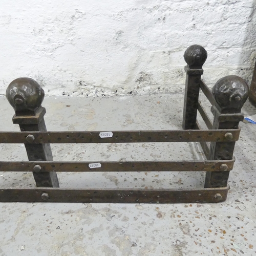 2673 - A cast iron Arts & Crafts style fire surround with ball finials. 122x28x38cm.