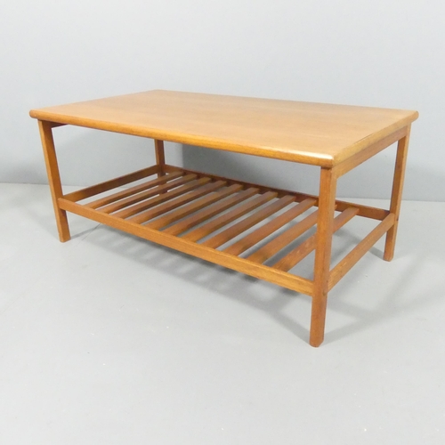 2101 - A contemporary teak two-tier coffee table. 90x41x50cm.