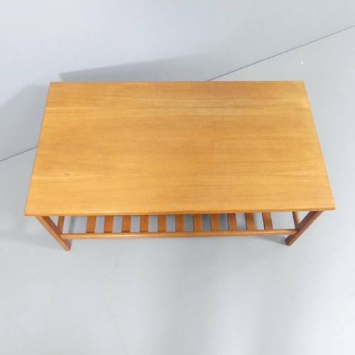 2101 - A contemporary teak two-tier coffee table. 90x41x50cm.