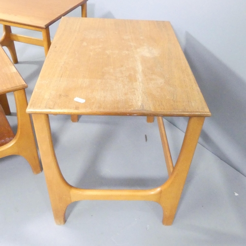 2106 - A mid-century nest of three occasional tables, in the manner of Stonehill Furniture. Largest 56x48x4... 