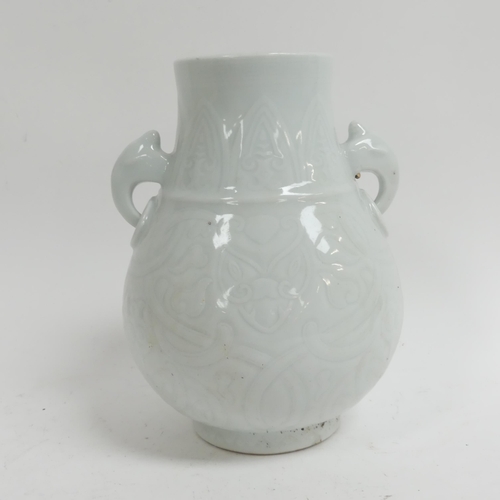 165 - A Chinese celadon 2-handled vase, H20cm, with blue character mark