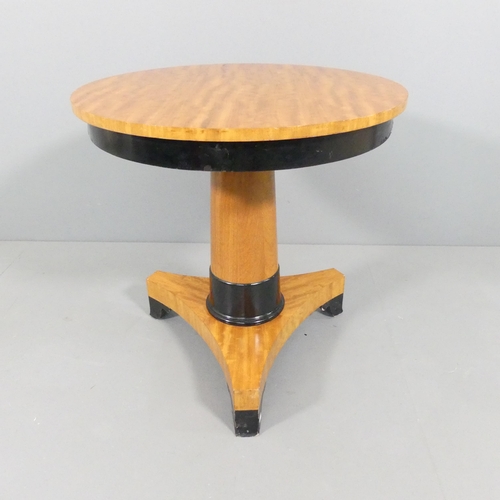 2002 - An Art Deco or Biedermeier style satinwood veneered pedestal table. 65x65cm.