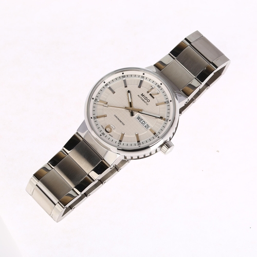 1033 - MIDO - a stainless steel Great Wall automatic calendar chronometer bracelet watch, ref. M017631, sil... 