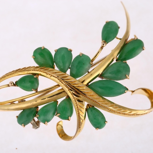 1184 - A Chinese 14ct gold jade floral spray brooch, 58.1mm, 7.9g