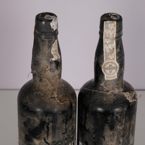 2304 - 2 bottles Fonseca Guimaraens 1976 Vintage Port