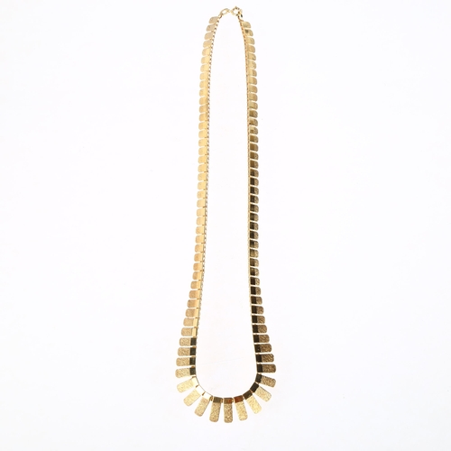 1297 - A 9ct gold graduated fringe necklace, 42cm, 21.7g