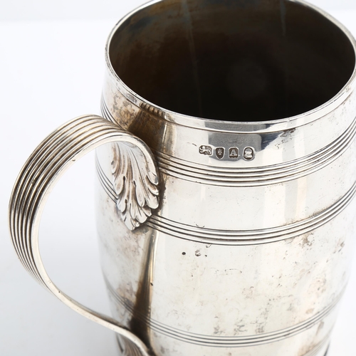 1775 - A George III silver barrel pint mug, with reeded decoration and acanthus leaf reeded handle, indisti... 