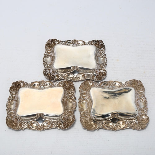 1679 - A set of 3 late Victorian silver dishes, Ridley & Hayes, Chester 1899, shaped rectangular form, with... 