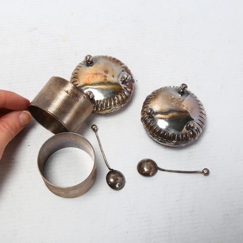 1723 - A cased pair of silver napkin rings, and a cased pair of silver salt cellars, 3.3oz total